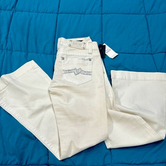 Size 28 Miss Me white flare jeans with rhinestones new with tags - Picture 2 of 6